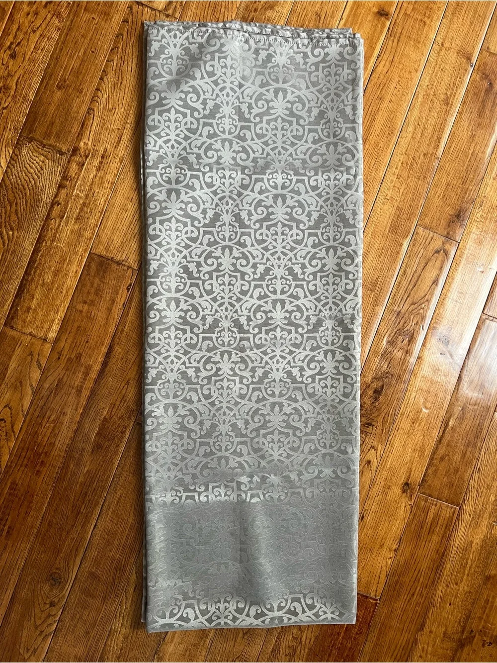 Royal Velvet Tablecloth Rectangular Damask Tan Taupe 60” x 84”